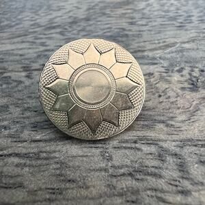🍭6/$30 Small sun flower star gold tone medallion round pin